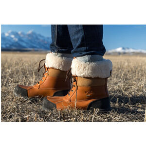 UGG Butte Snow Boot, Size 10 (BOTA200THRIFTY